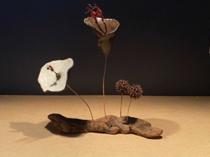 céramiques raku atelier plume sculpture contemporaine fleurs et bois